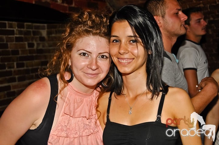 Petrecere mare la început de săptămână, 