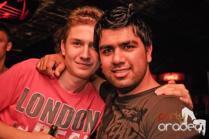 Petrecere mare la început de săptămână, 