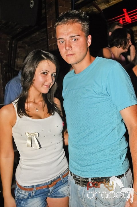 Petrecere mare la început de săptămână, 