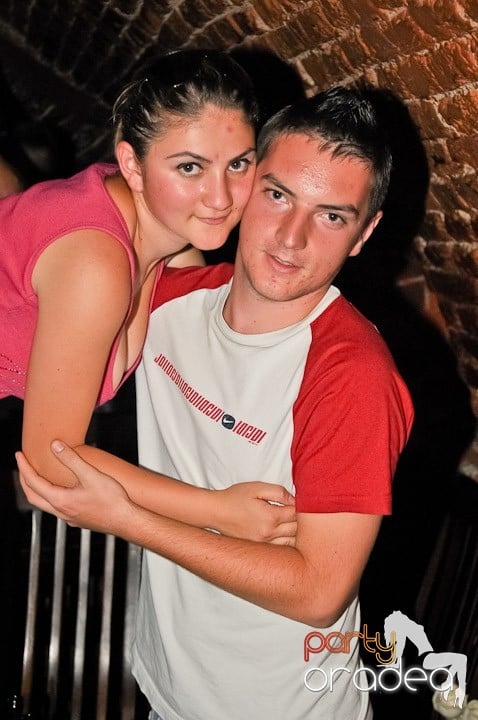 Petrecere mare la început de săptămână, 