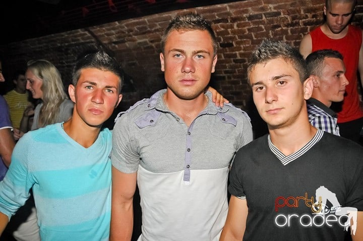 Petrecere mare la început de săptămână, 