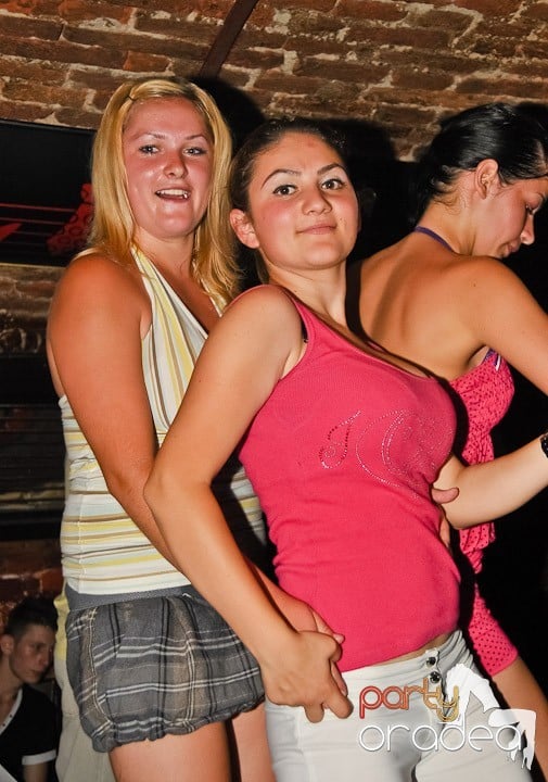 Petrecere mare la început de săptămână, 