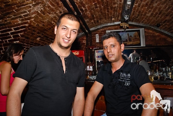 Petrecere mare la început de săptămână, 