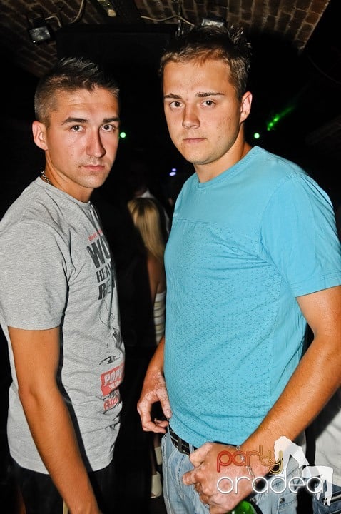 Petrecere mare la început de săptămână, 