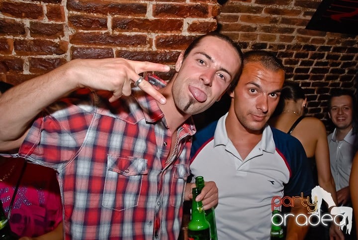 Petrecere mare la început de săptămână, 