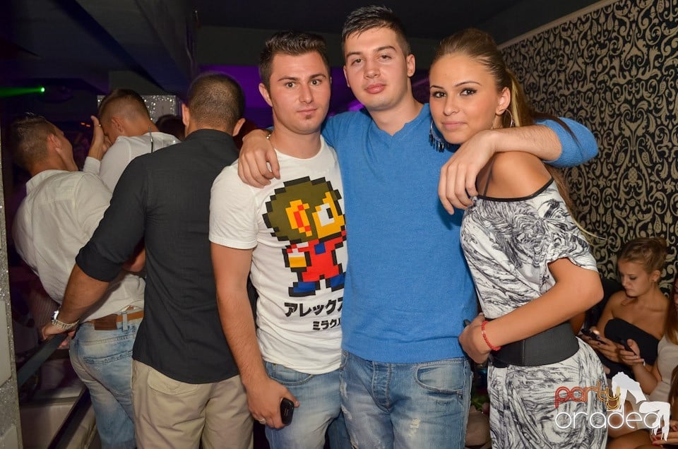 Petrecere până dimineaţa în Club Life,