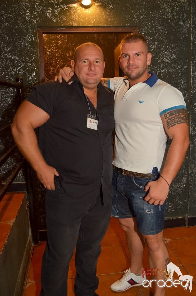 Petrecere până dimineaţa în Club Life,
