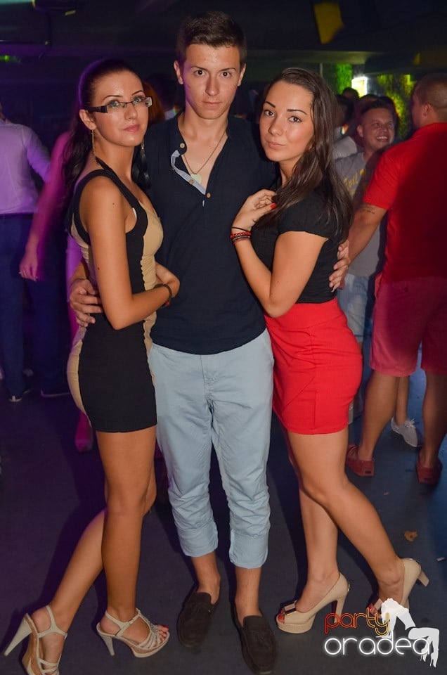 Petrecere până dimineaţa în Club Life,