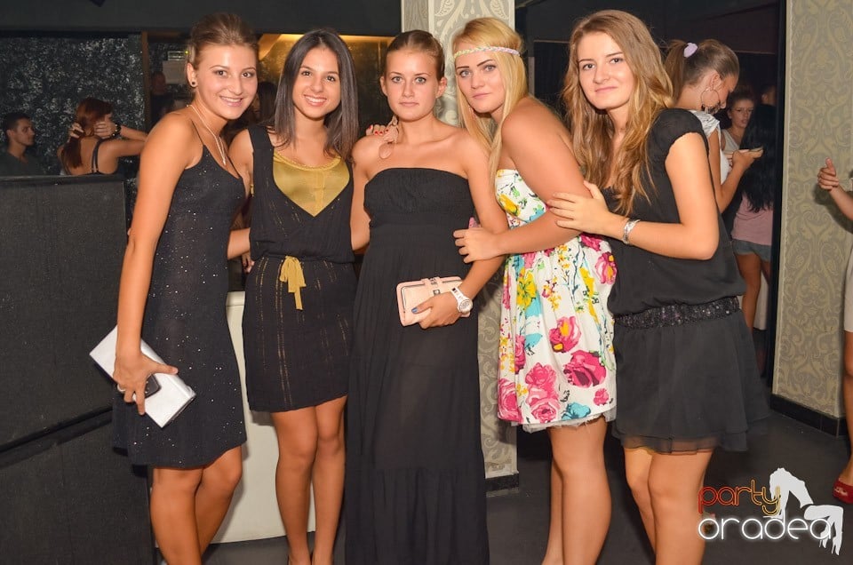 Petrecere până dimineaţa în Club Life,