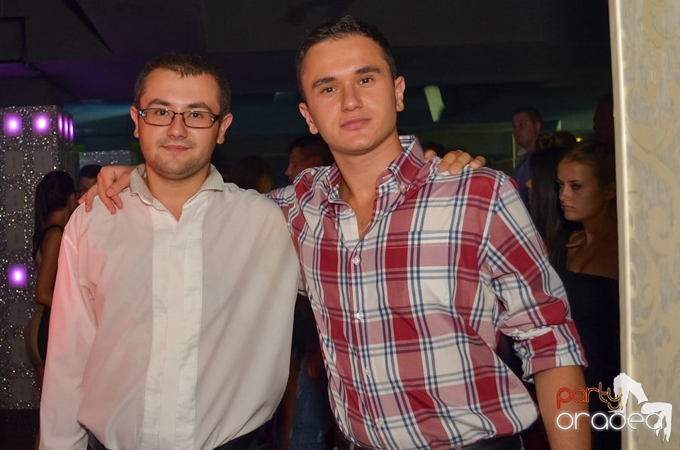 Petrecere până dimineaţa în Club Life,
