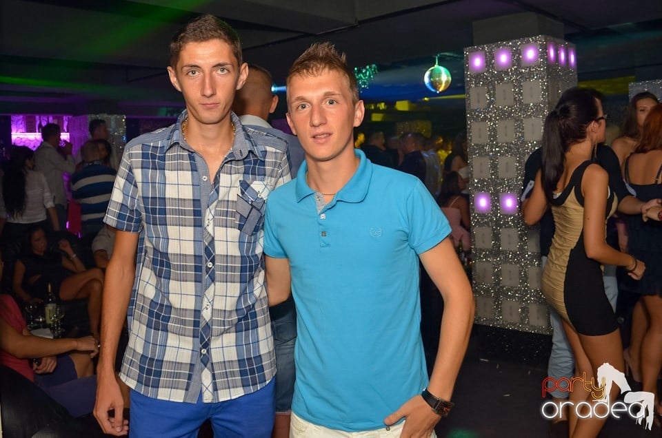 Petrecere până dimineaţa în Club Life,