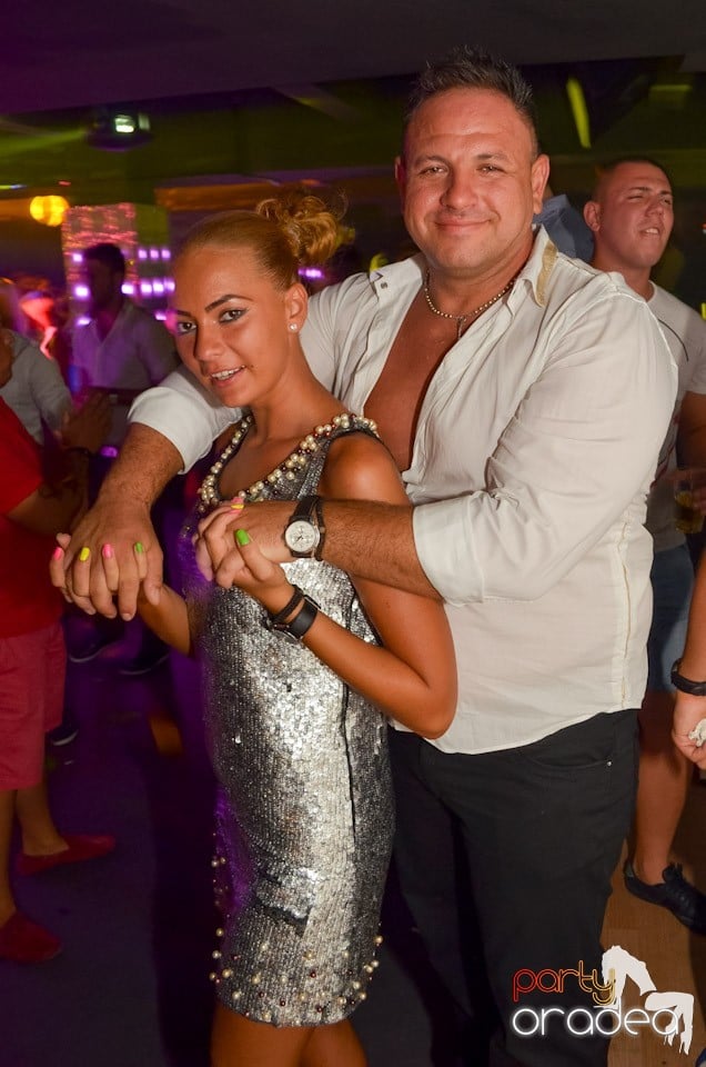 Petrecere până dimineaţa în Club Life,