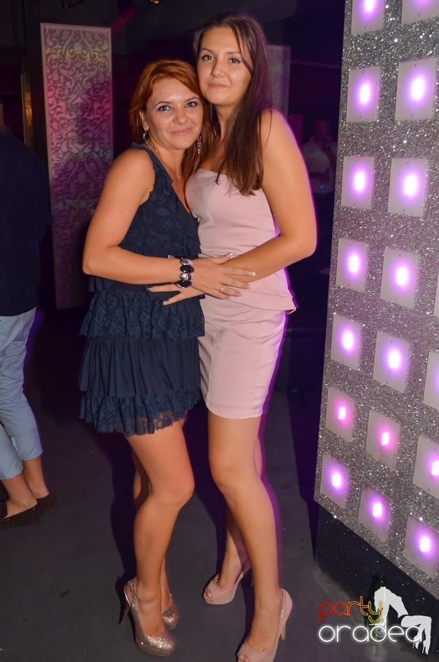 Petrecere până dimineaţa în Club Life,