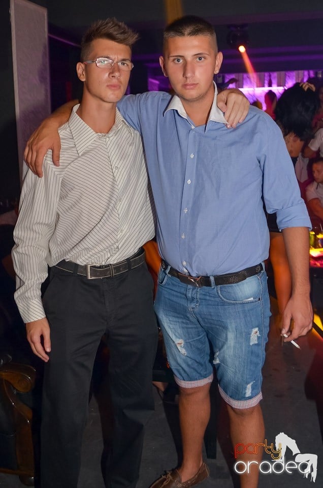 Petrecere până dimineaţa în Club Life,