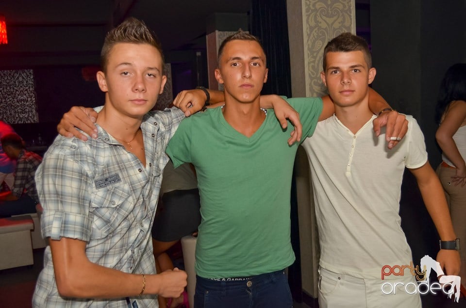 Petrecere până dimineaţa în Club Life,