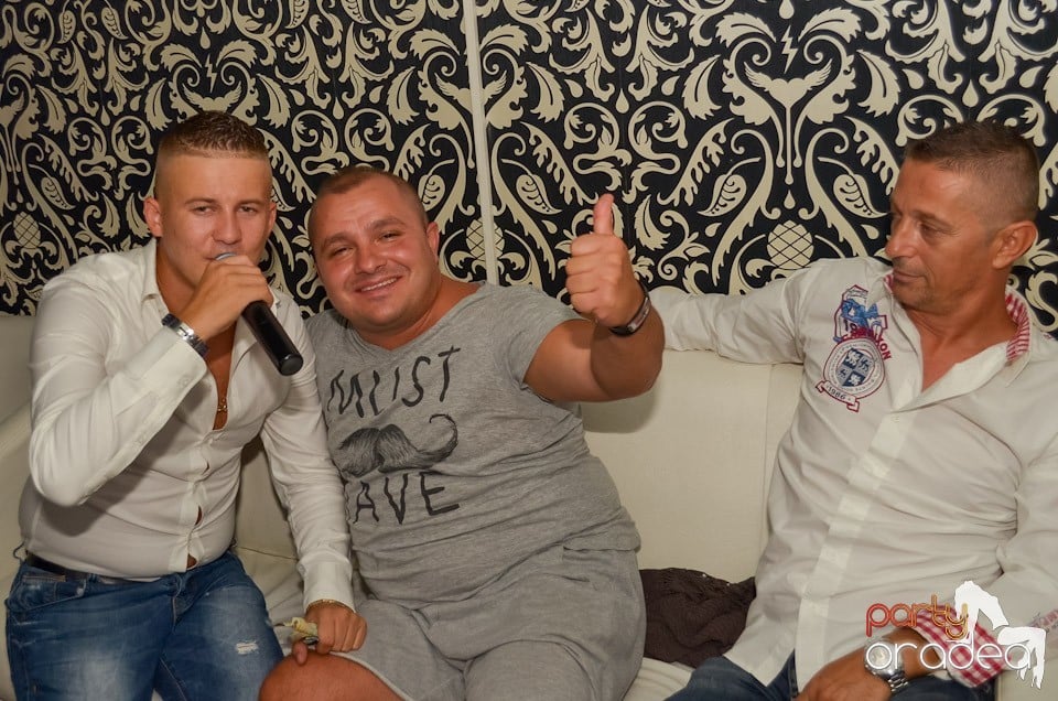Petrecere până dimineaţa în Club Life,
