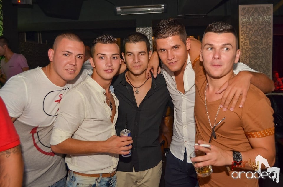 Petrecere până dimineaţa în Club Life,