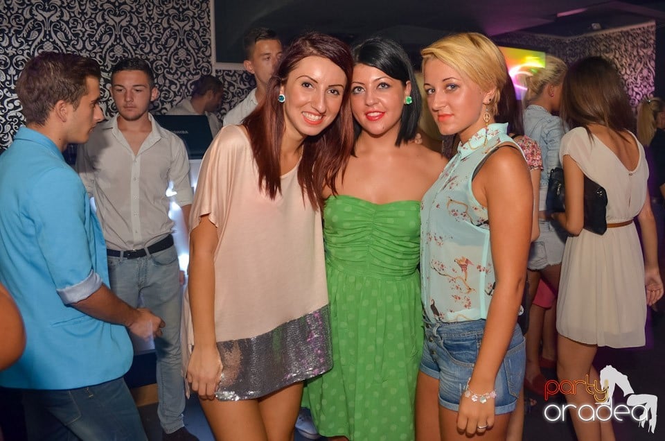 Petrecere până dimineaţa în Club Life,