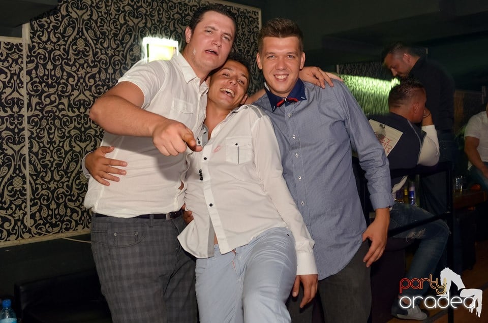 Petrecere până dimineaţa în Club Life,