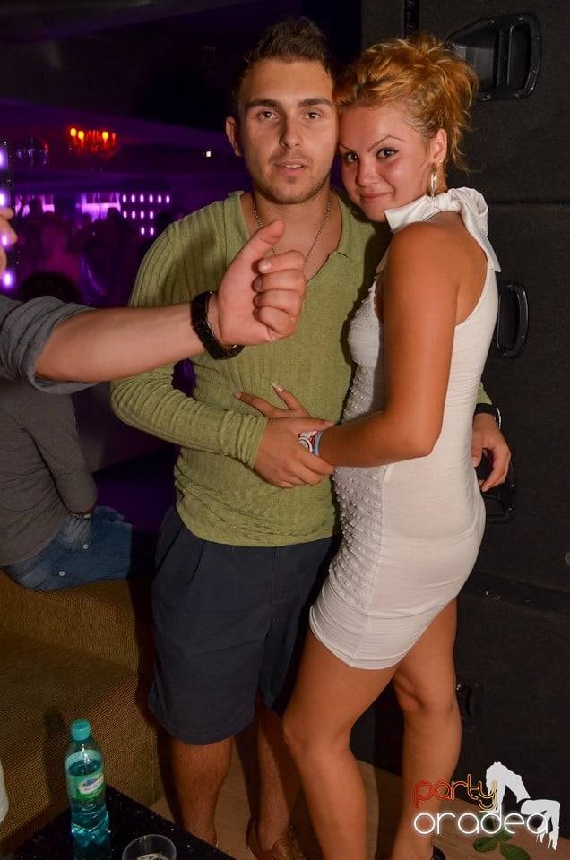 Petrecere până dimineaţa în Club Life,