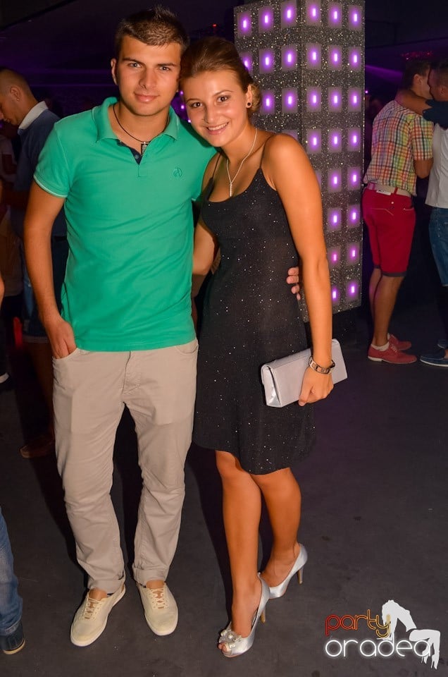 Petrecere până dimineaţa în Club Life,