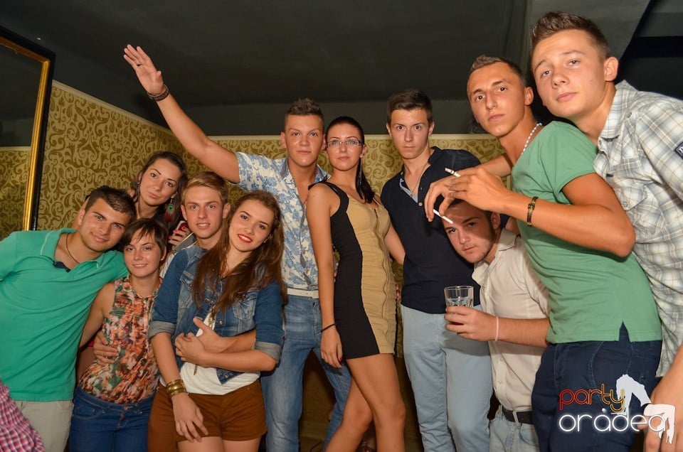 Petrecere până dimineaţa în Club Life,