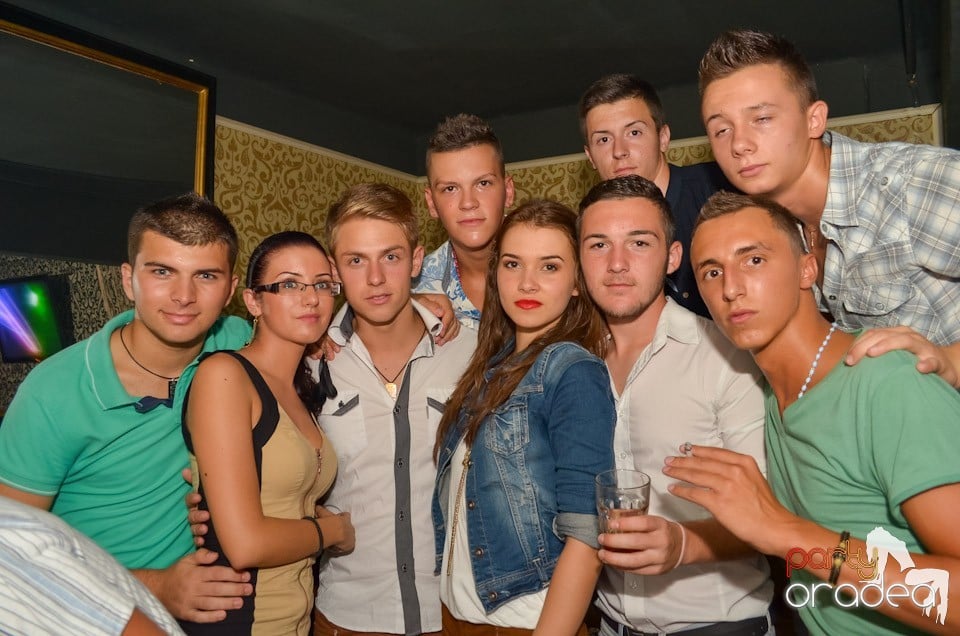 Petrecere până dimineaţa în Club Life,