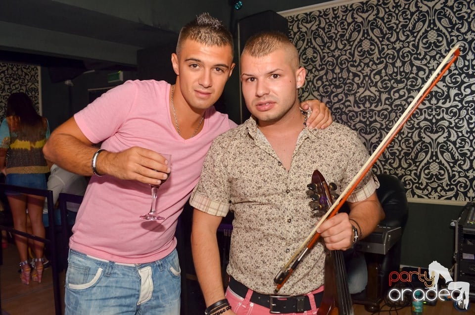 Petrecere până dimineaţa în Club Life,