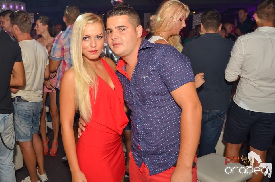 Petrecere până dimineaţa în Club Life,