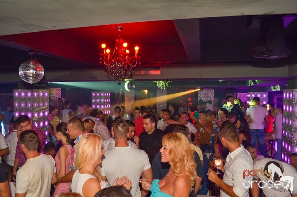 Petrecere până dimineaţa în Club Life, 