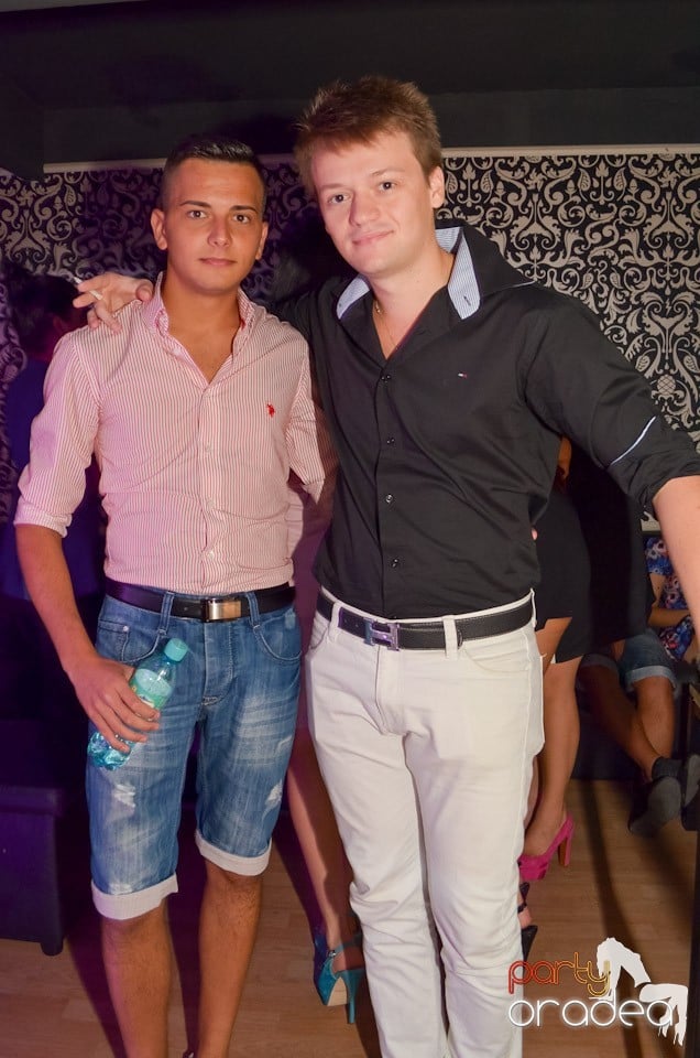 Petrecere până dimineaţa în Club Life,