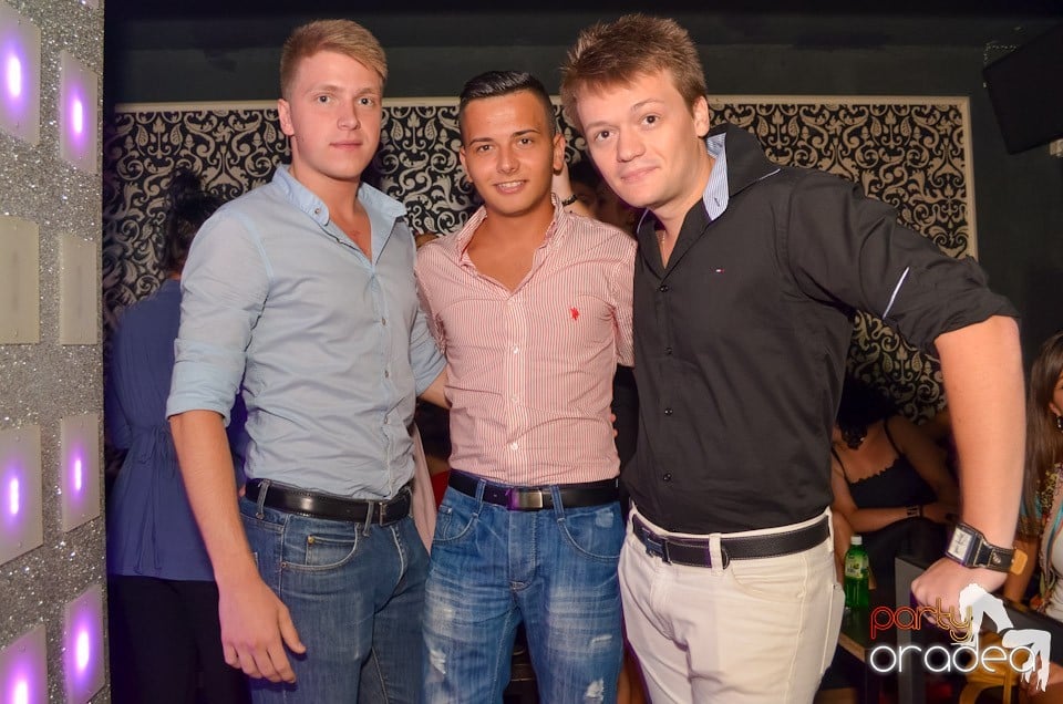 Petrecere până dimineaţa în Club Life,