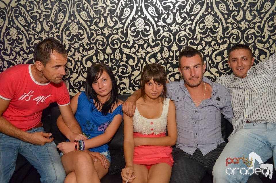 Petrecere până dimineaţa în Club Life,