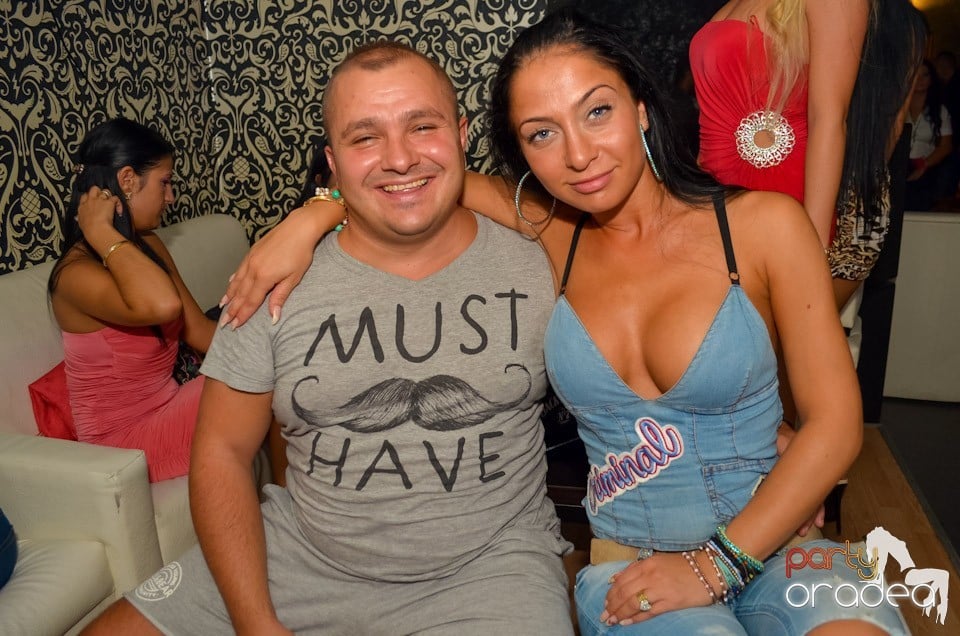 Petrecere până dimineaţa în Club Life,