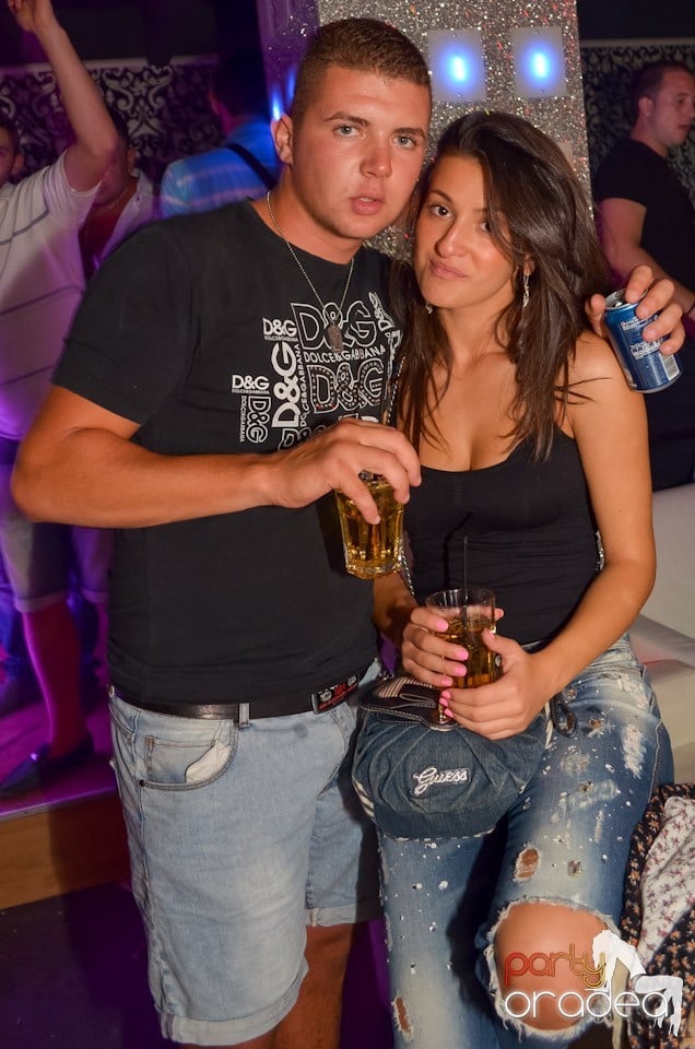Petrecere până dimineaţa în Club Life,