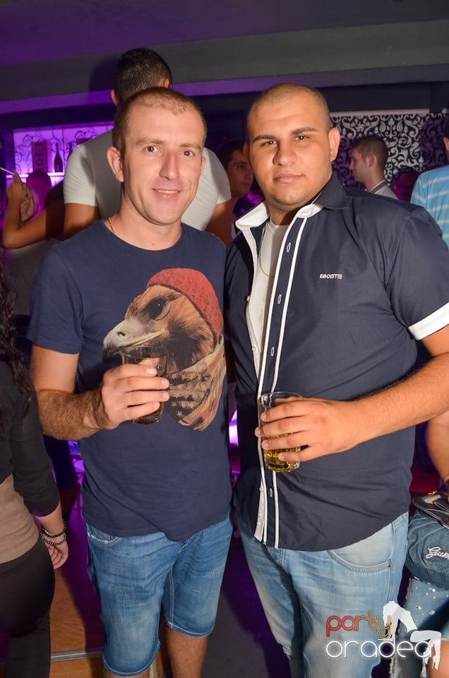 Petrecere până dimineaţa în Club Life,