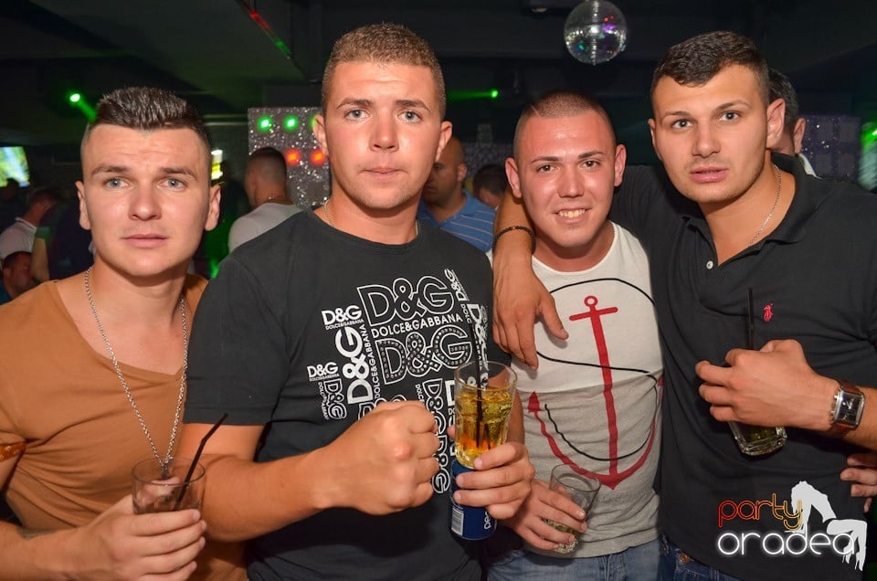 Petrecere până dimineaţa în Club Life,