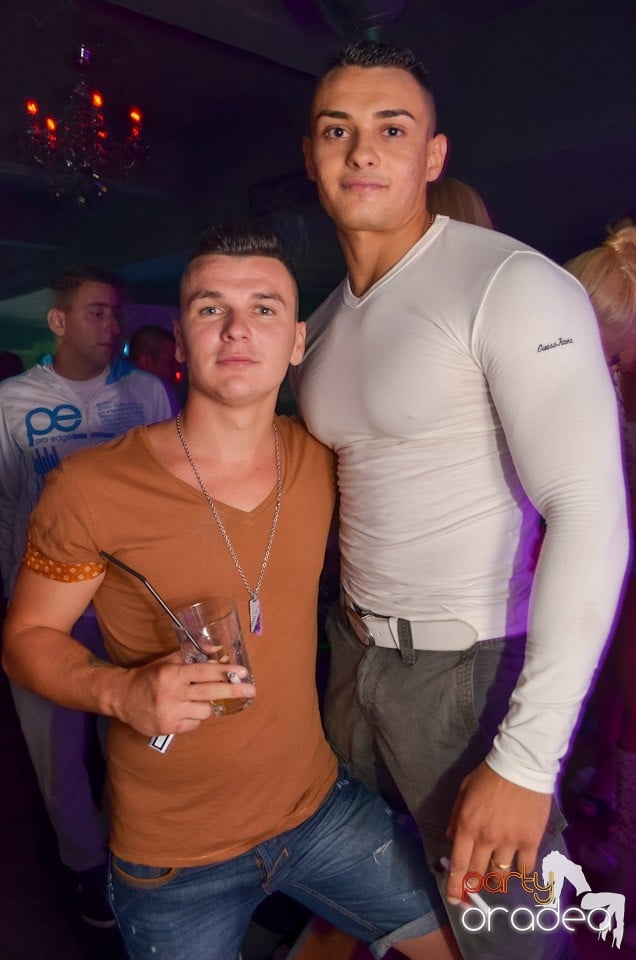 Petrecere până dimineaţa în Club Life,