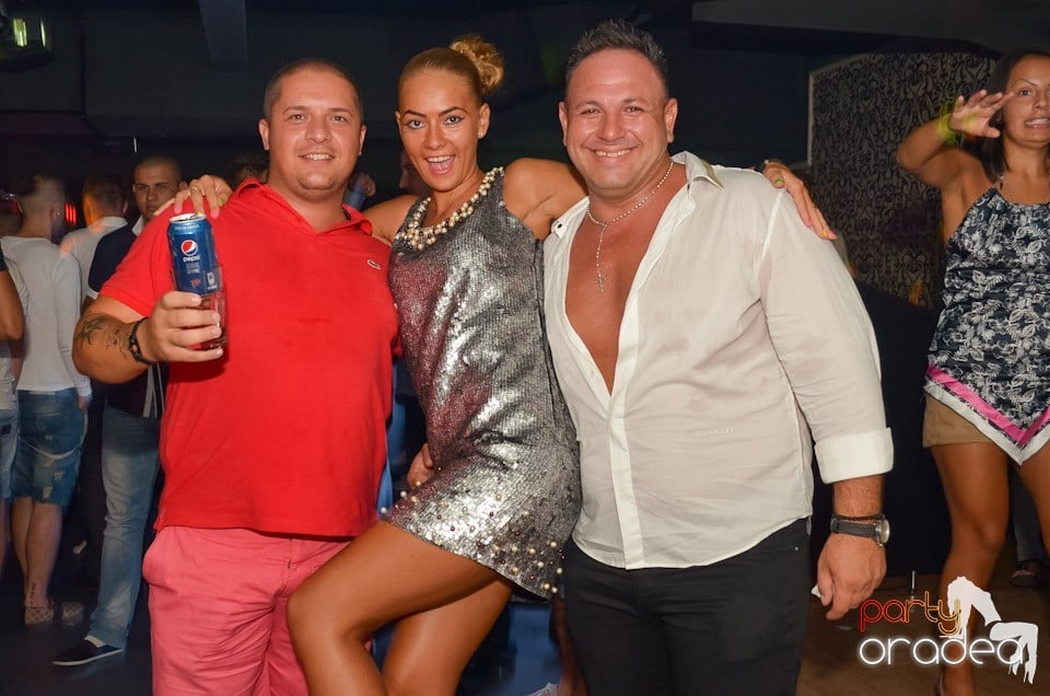 Petrecere până dimineaţa în Club Life, 