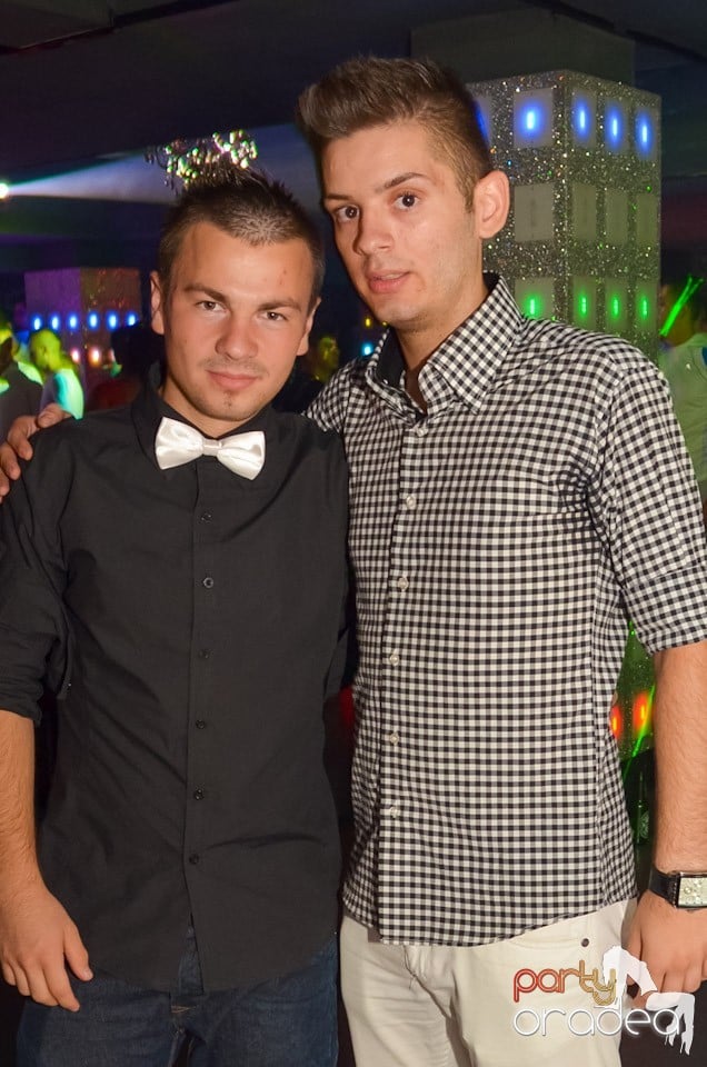 Petrecere până dimineaţa în Club Life,