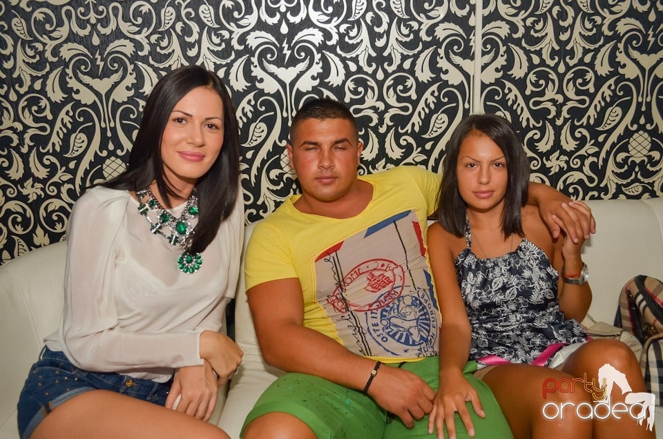 Petrecere până dimineaţa în Club Life,