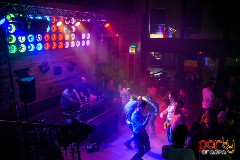 Petrecere Românească în Steam Bar, 
