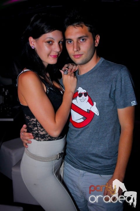 Petrecerea continuă în Club Atti's, 