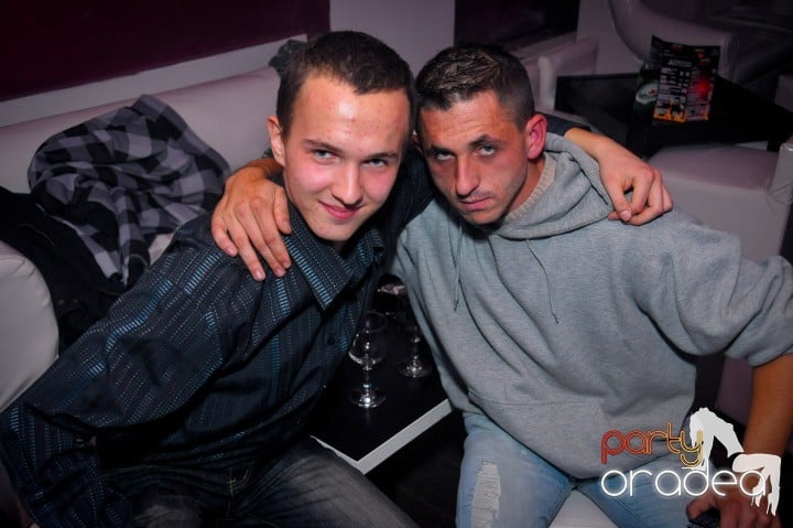 Petrecerea continuă în Club Atti's, 