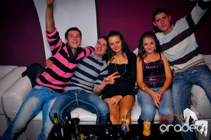 Petrecerea continuă în Club Atti's, 