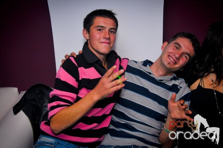 Petrecerea continuă în Club Atti's, 