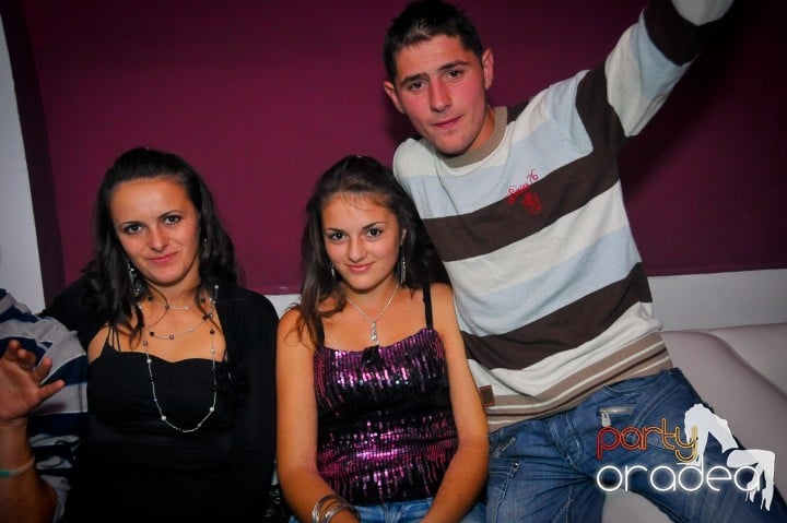 Petrecerea continuă în Club Atti's, 