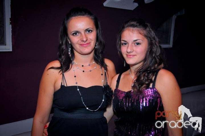 Petrecerea continuă în Club Atti's, 