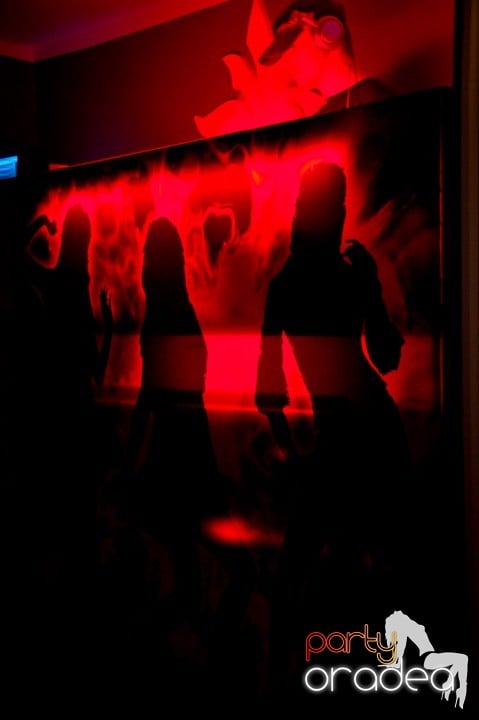 Petrecerea continuă în Club Atti's, 