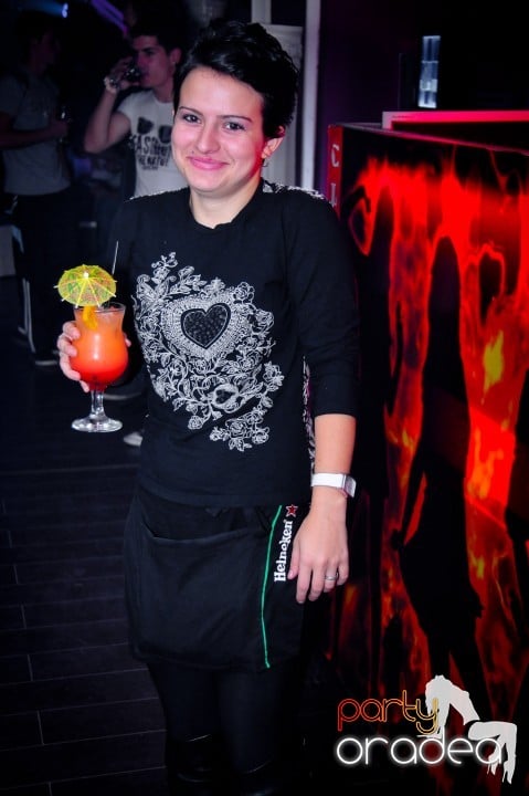 Petrecerea continuă în Club Atti's, 